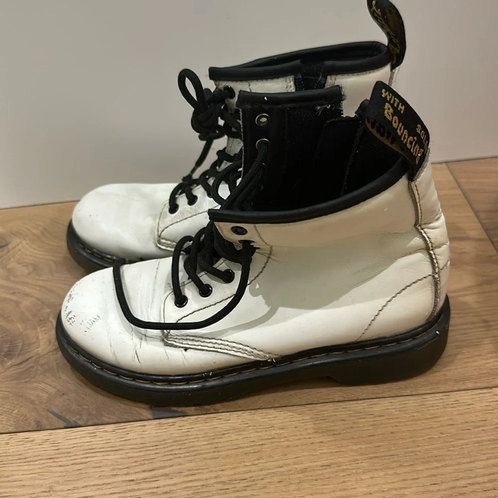 Girls 1460 J Dr. Martens size 3 White boots